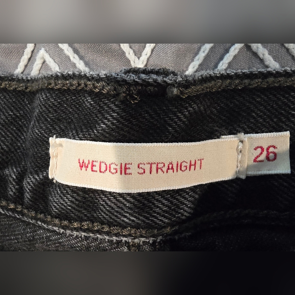 SOLD!!!! Levis Black Wedgie Straight Leg Distressed Raw Hem Jeans Size 26 - Picture 9 of 10